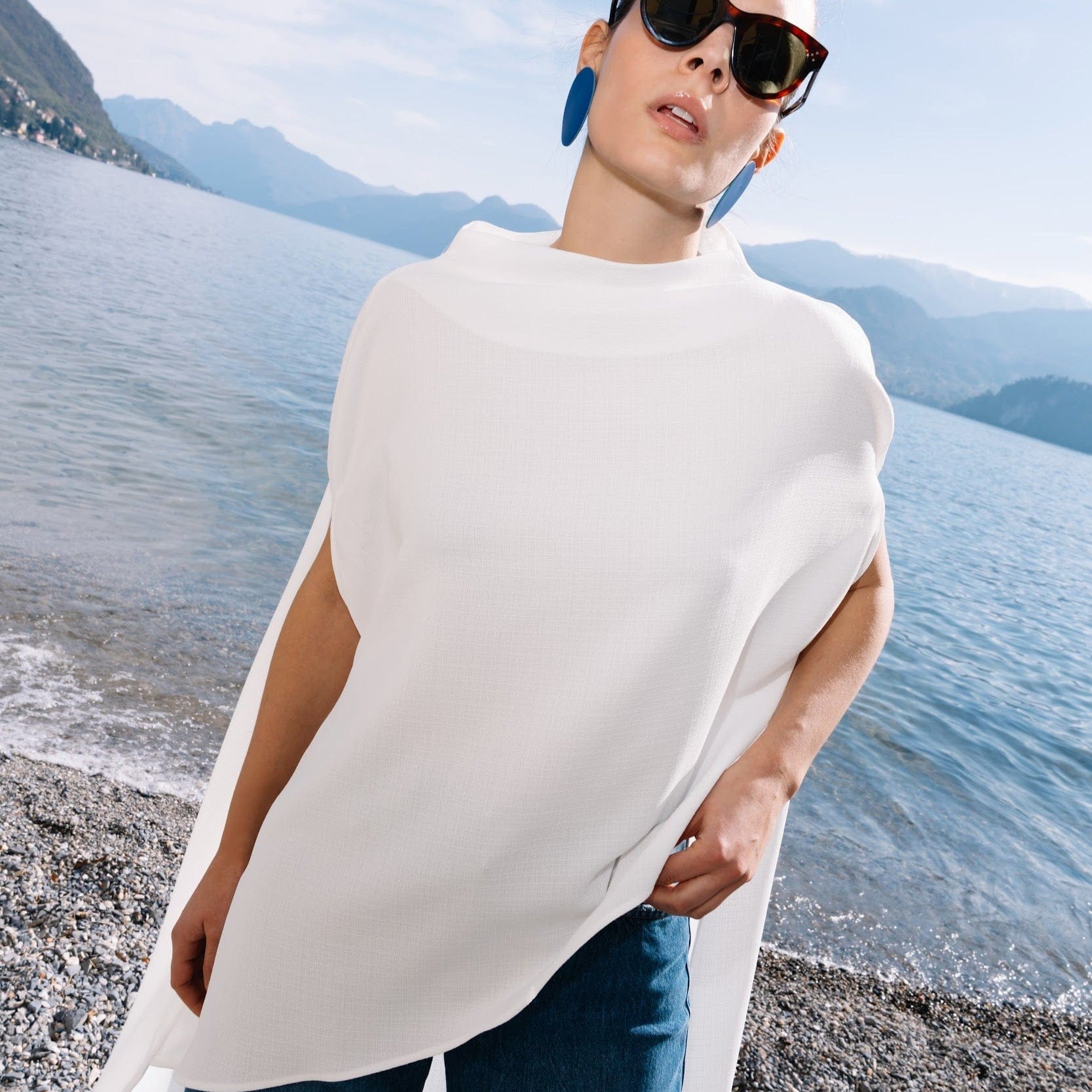 lightweight-fluid-fabric-summer-cape-for-high-stakes-events